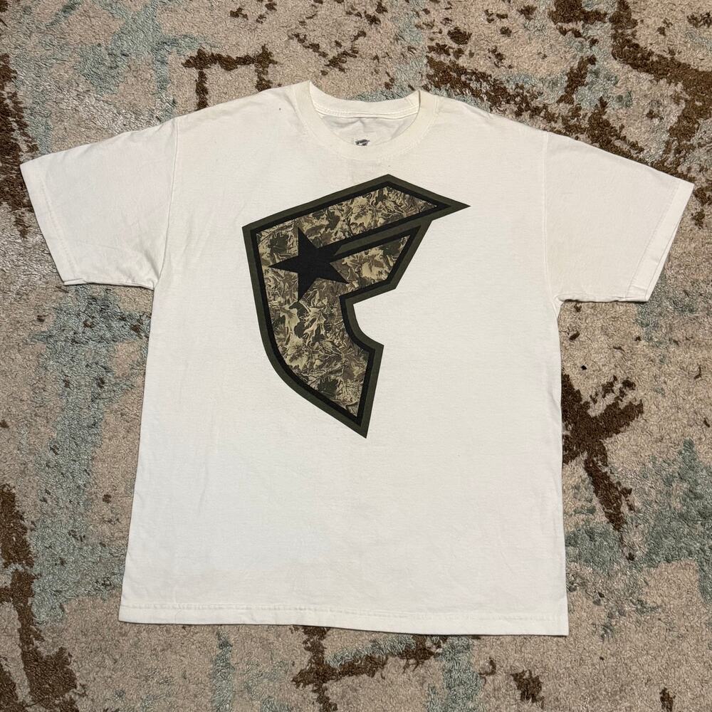 Famous Stars & Straps x Yelawolf Camo Logo Shirt Size Large